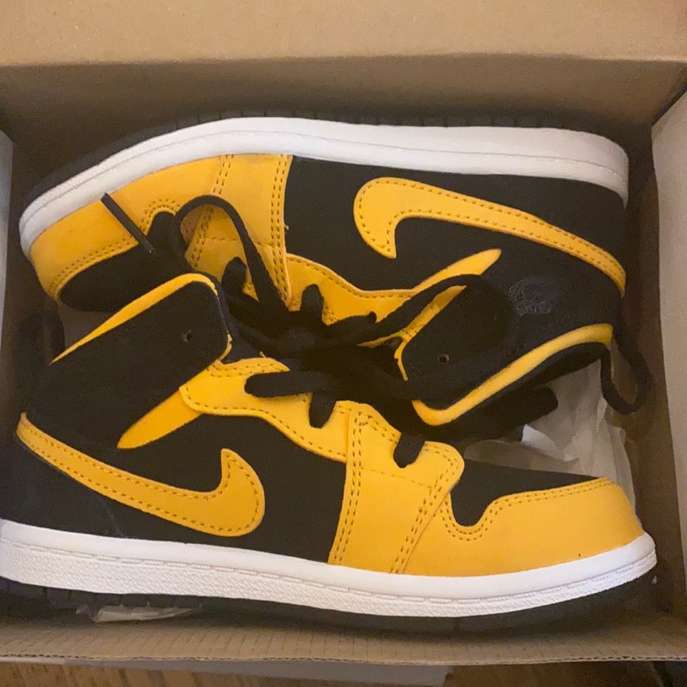 Jordan Retro 1 mid